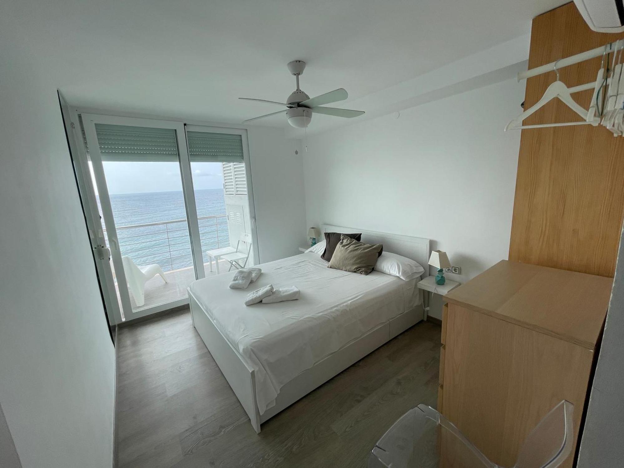 Sea Front, First Line, Air Conditioning, Heating, First Floor, 2 Habs 4beds Appartement